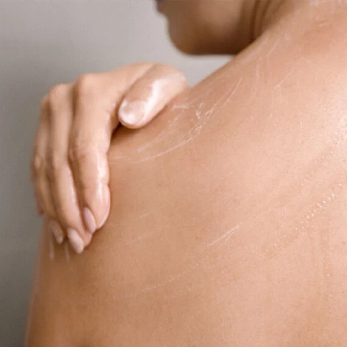 Fresh Hesperides Grapefruit Body and Hand Wash 10 Oz with refreshing grapefruit scent for clean skin.