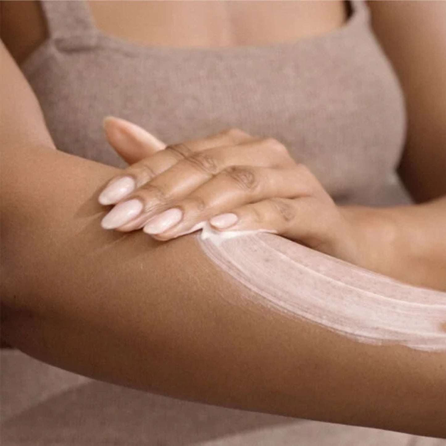 Fresh Sugar Lemon Body Lotion 300 mL nourishing body lotion with uplifting lemon scent.