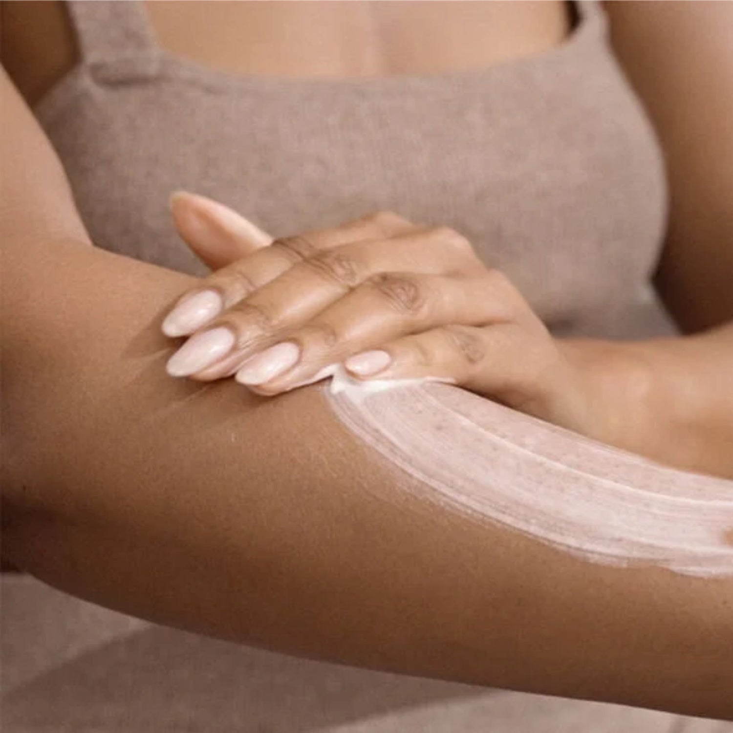 Fresh Sugar Lemon Body Lotion 300 mL nourishing body lotion with uplifting lemon scent.